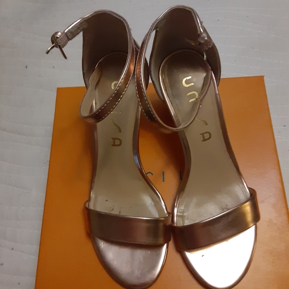 Unisa Shoes - Metallic pink sandals